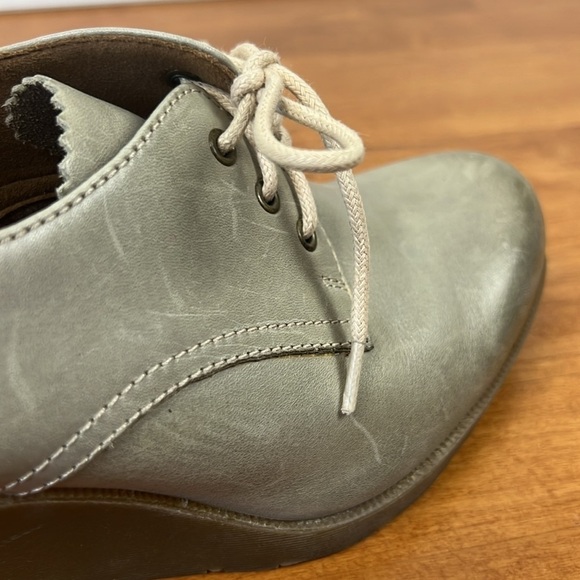 Dr marten mimi wedge booties in taupe/gray size 8 lace up - Picture 8 of 12